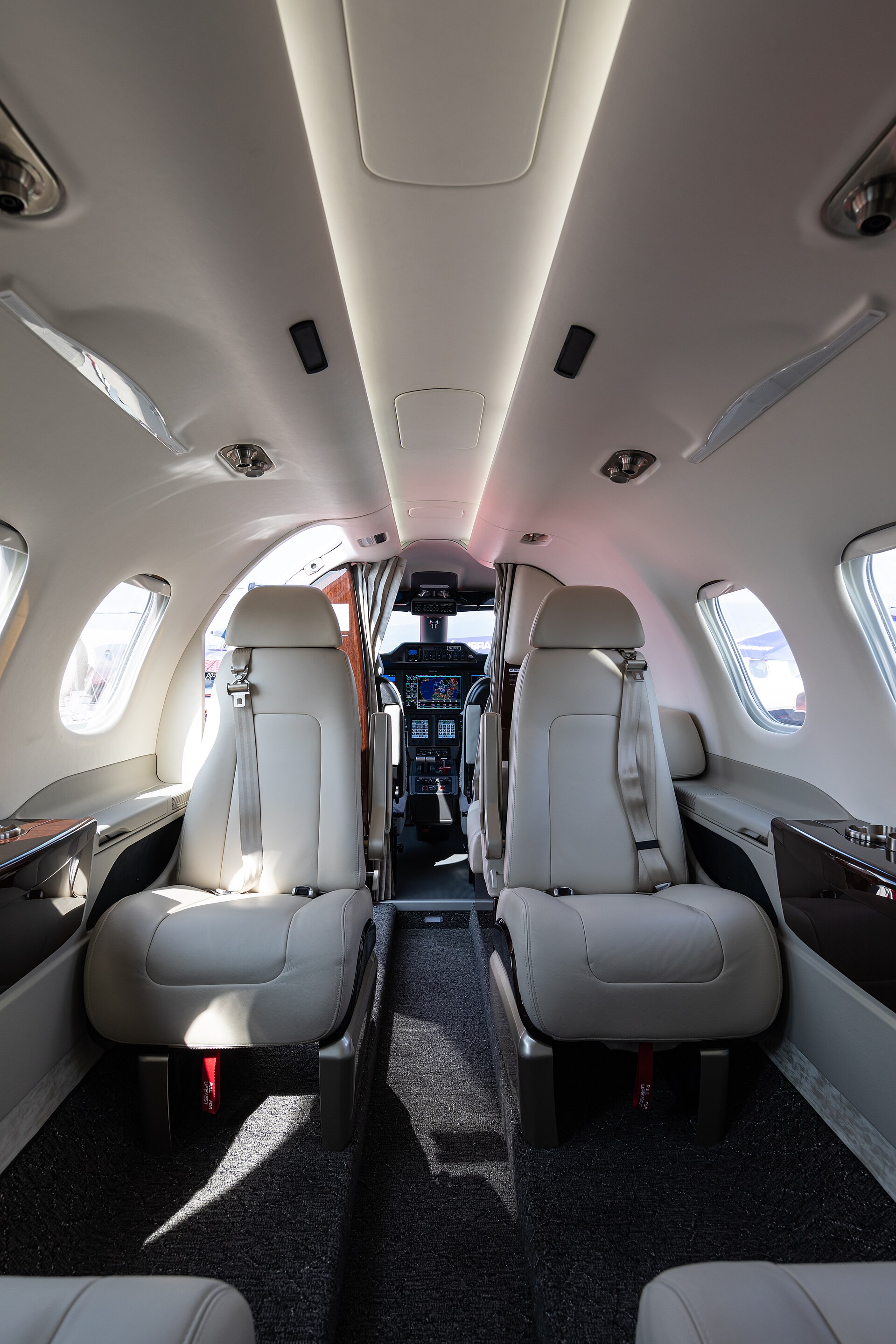Embraer Phenom 100 exterior