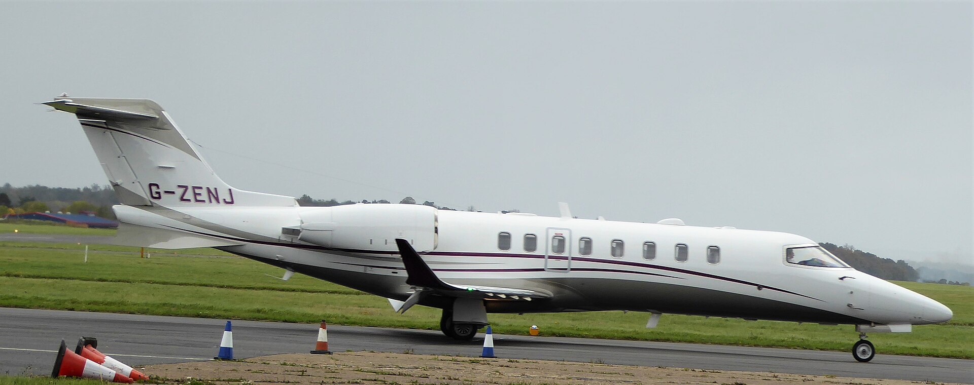 Learjet 75 exterior