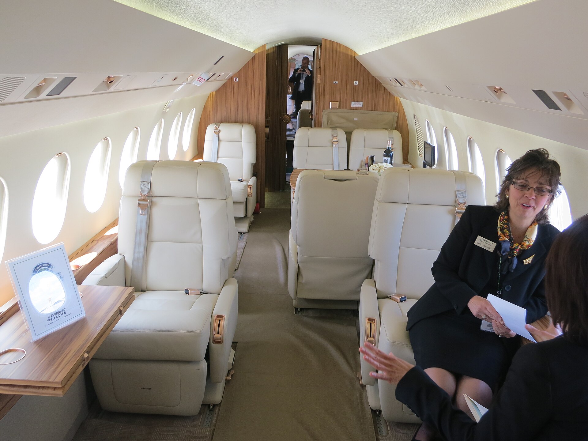 Dassault Falcon 2000 interior