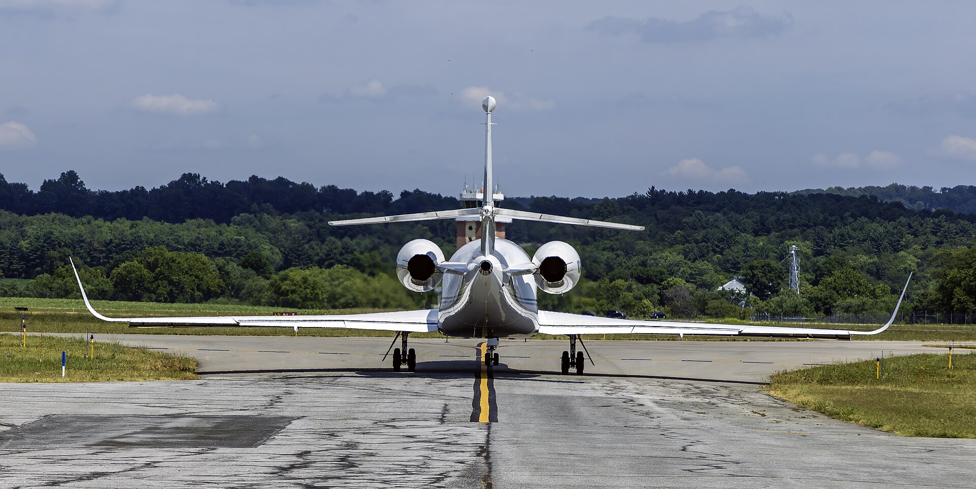 Dassault Falcon 2000LX exterior