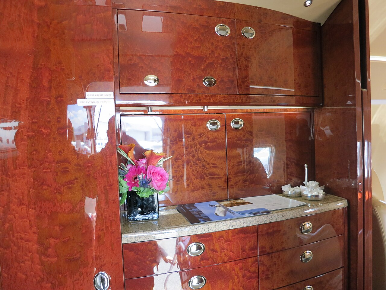 Bombardier Challenger 350 interior
