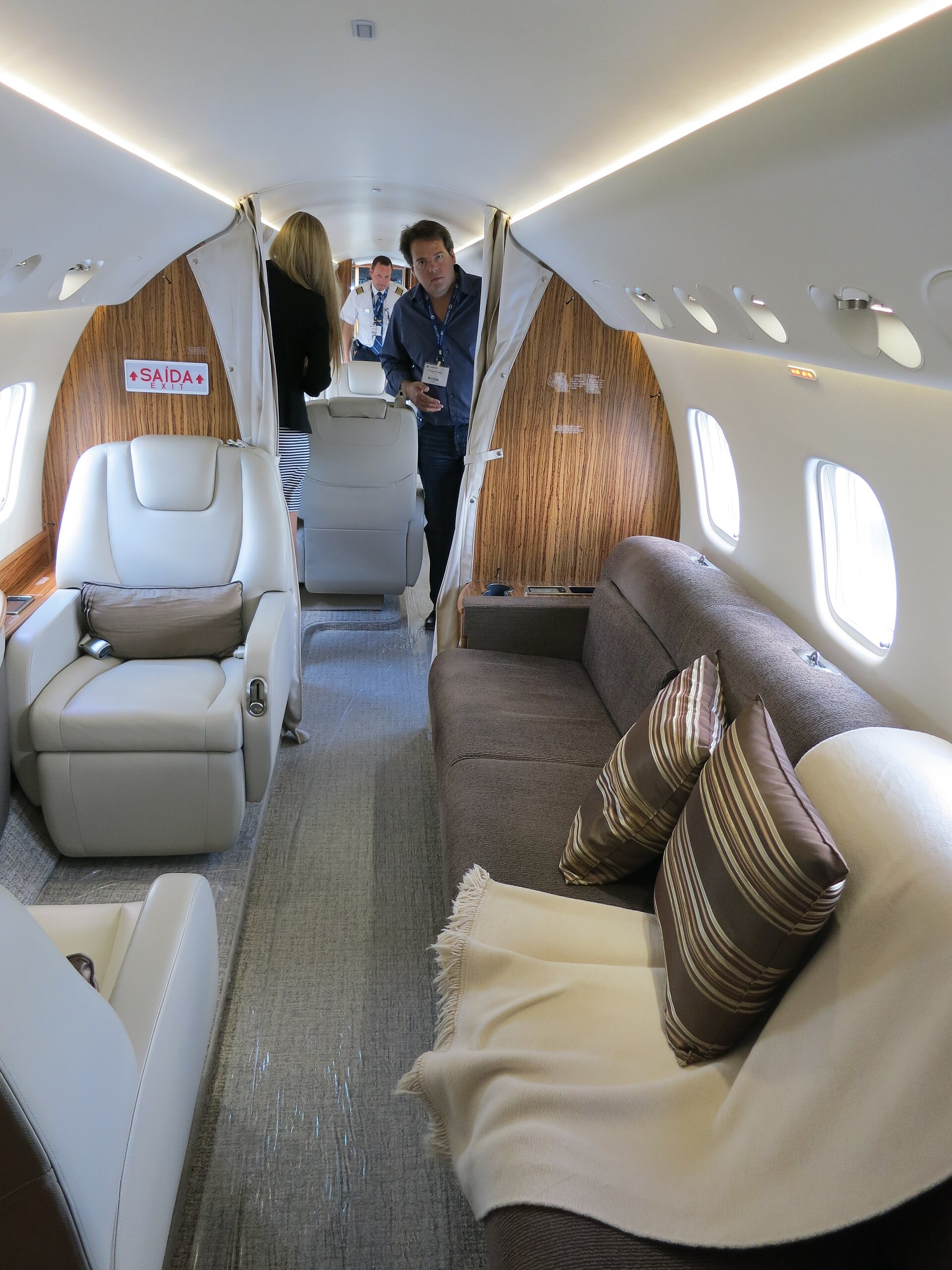 Embraer Legacy 650 interior