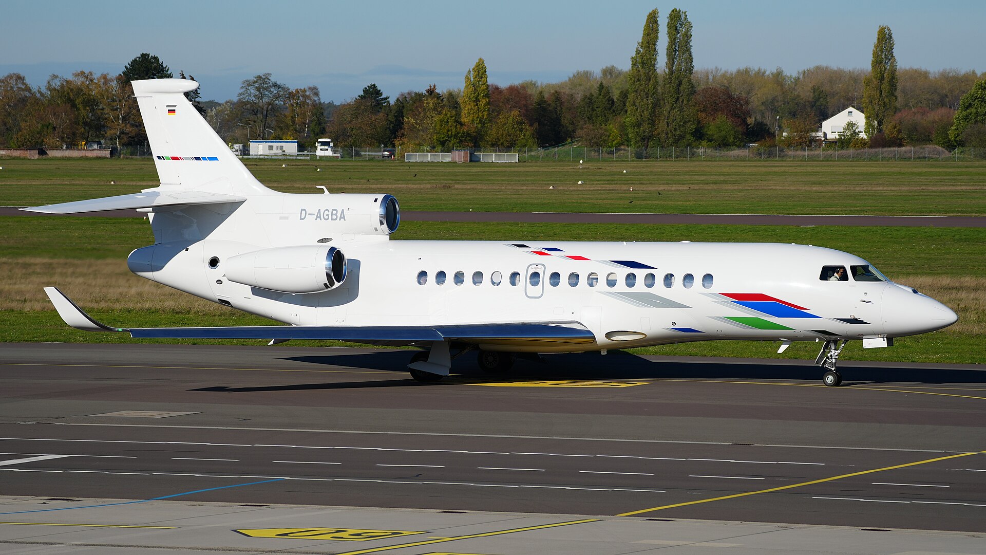 Dassault Falcon 8X exterior