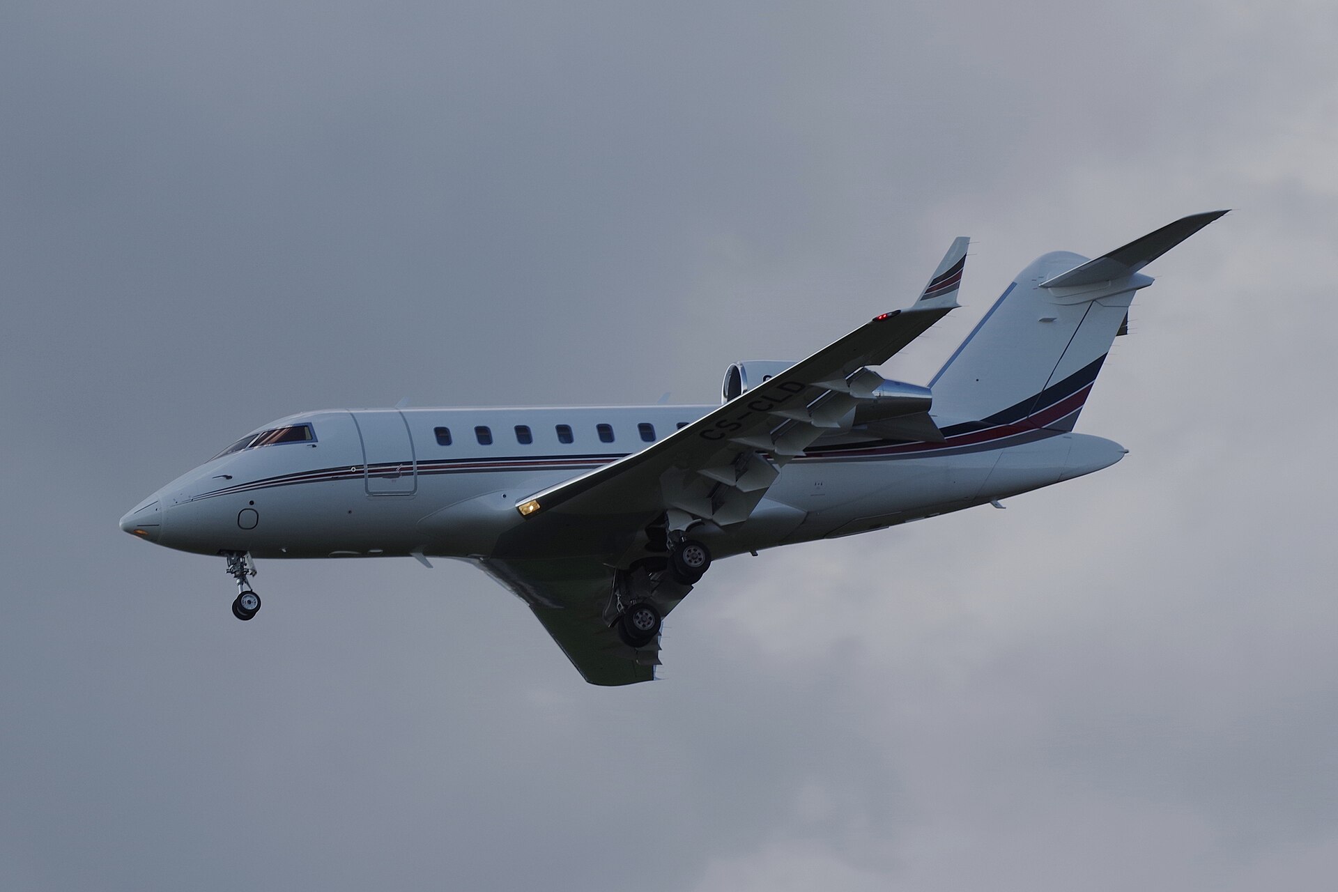 Bombardier Challenger 650 exterior