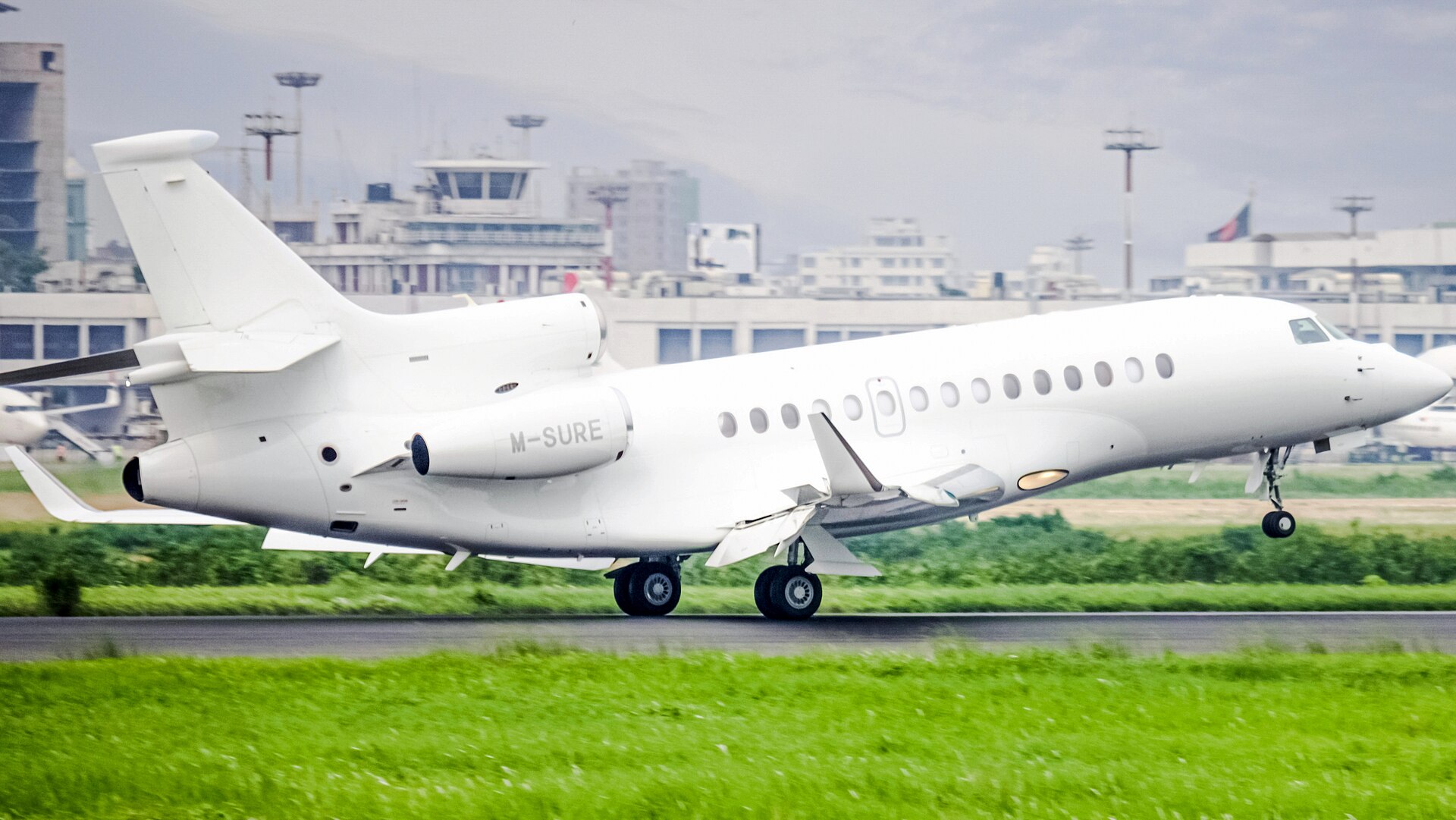 Dassault Falcon 7X exterior