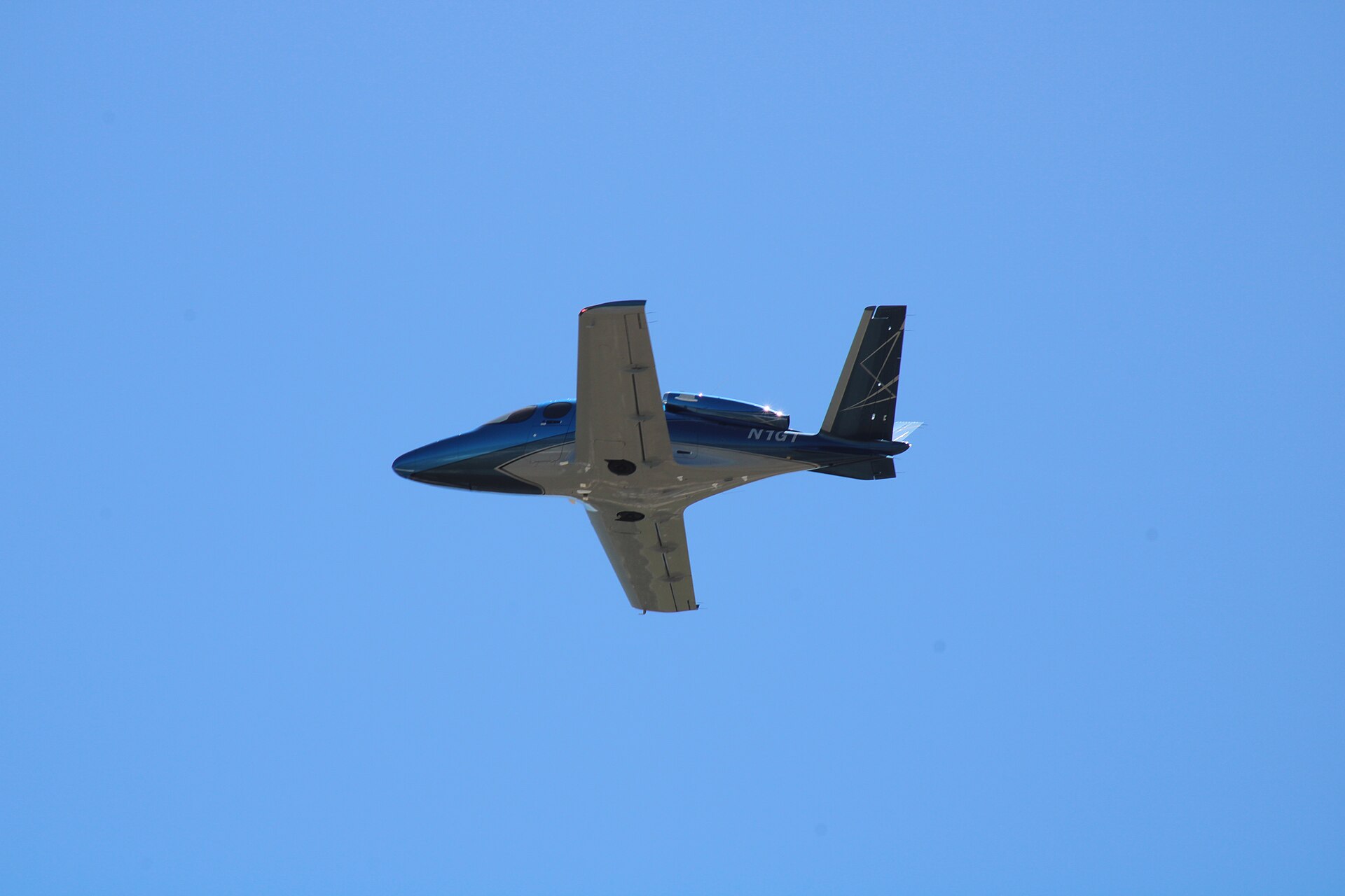 Cirrus Vision SF50 exterior