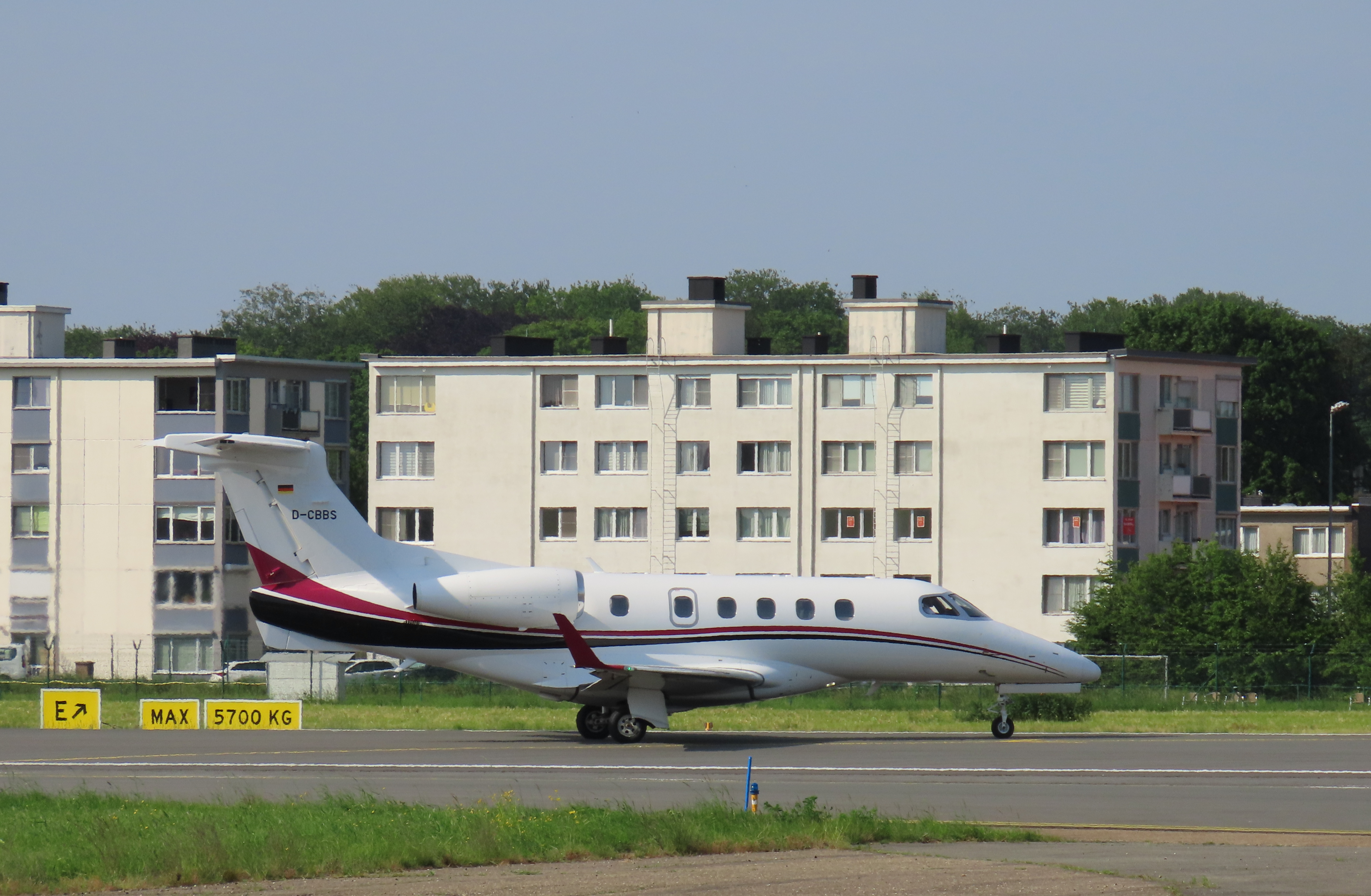 Embraer Phenom 300E cabin and exterior