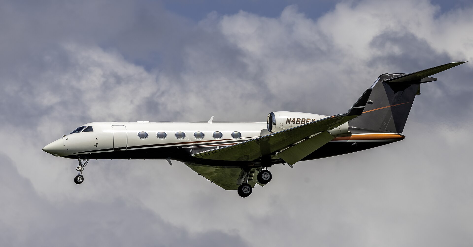 Gulfstream G450 exterior