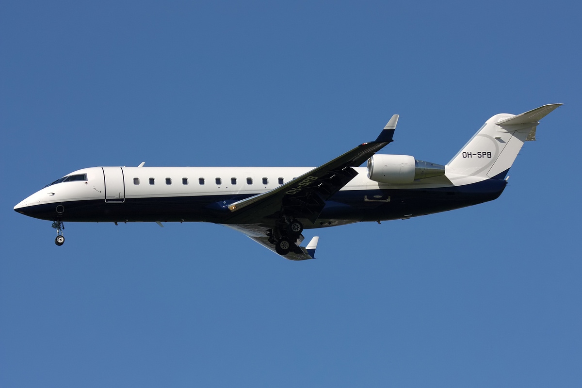 Bombardier Challenger 605 exterior