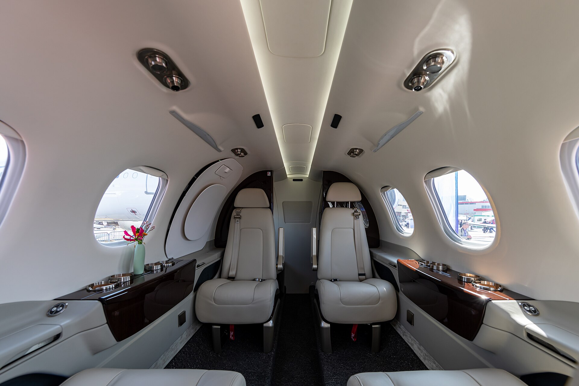 Embraer Phenom 100 exterior