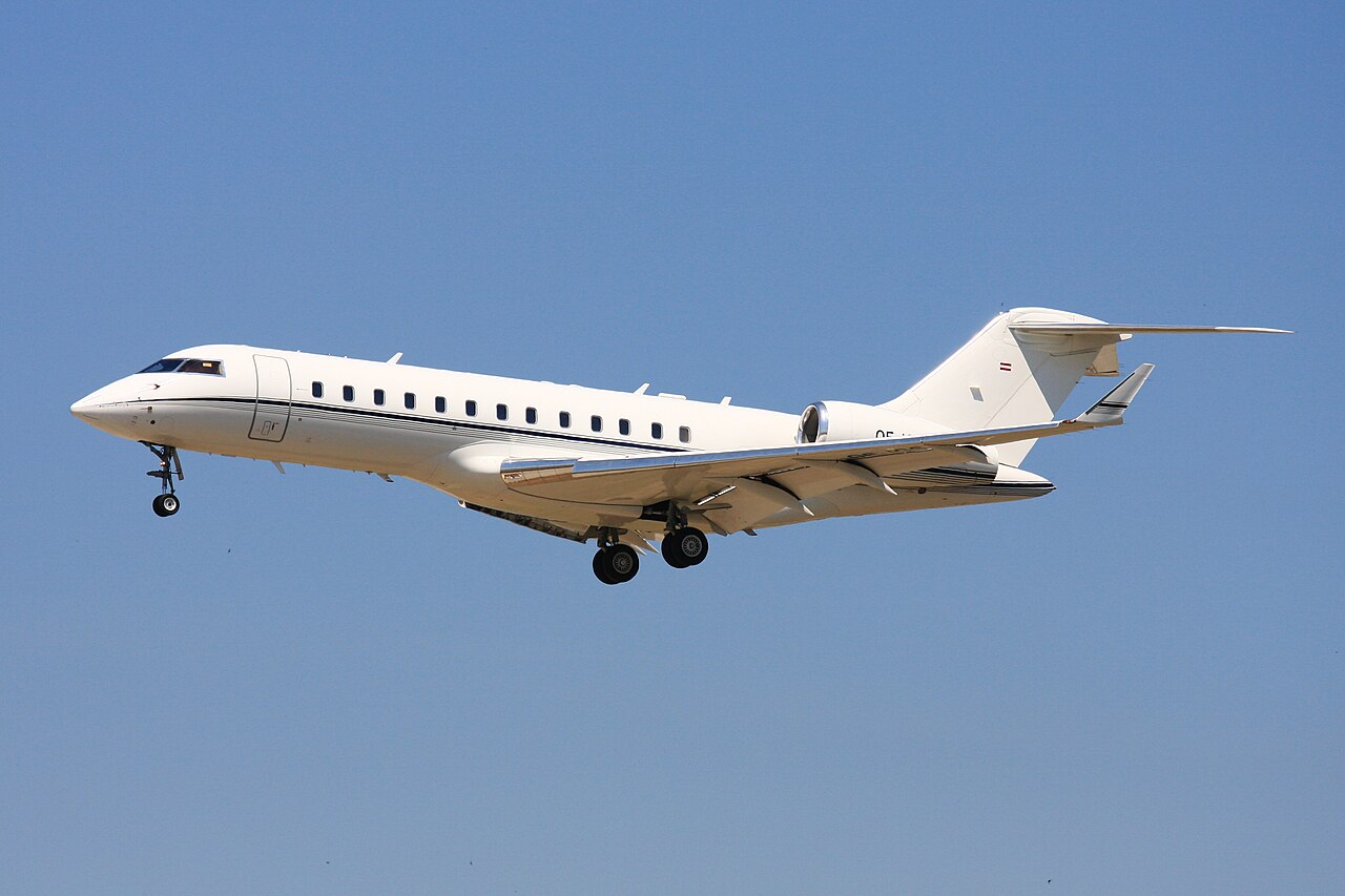 Bombardier Global 5000 private jet charter