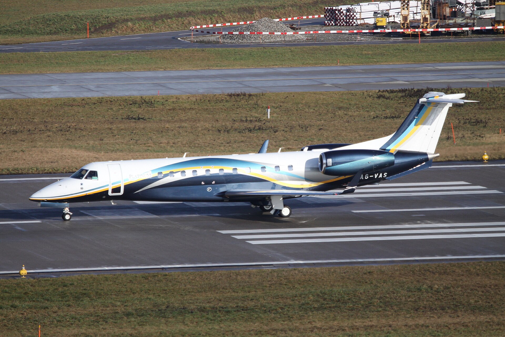 Embraer Legacy 650 exterior