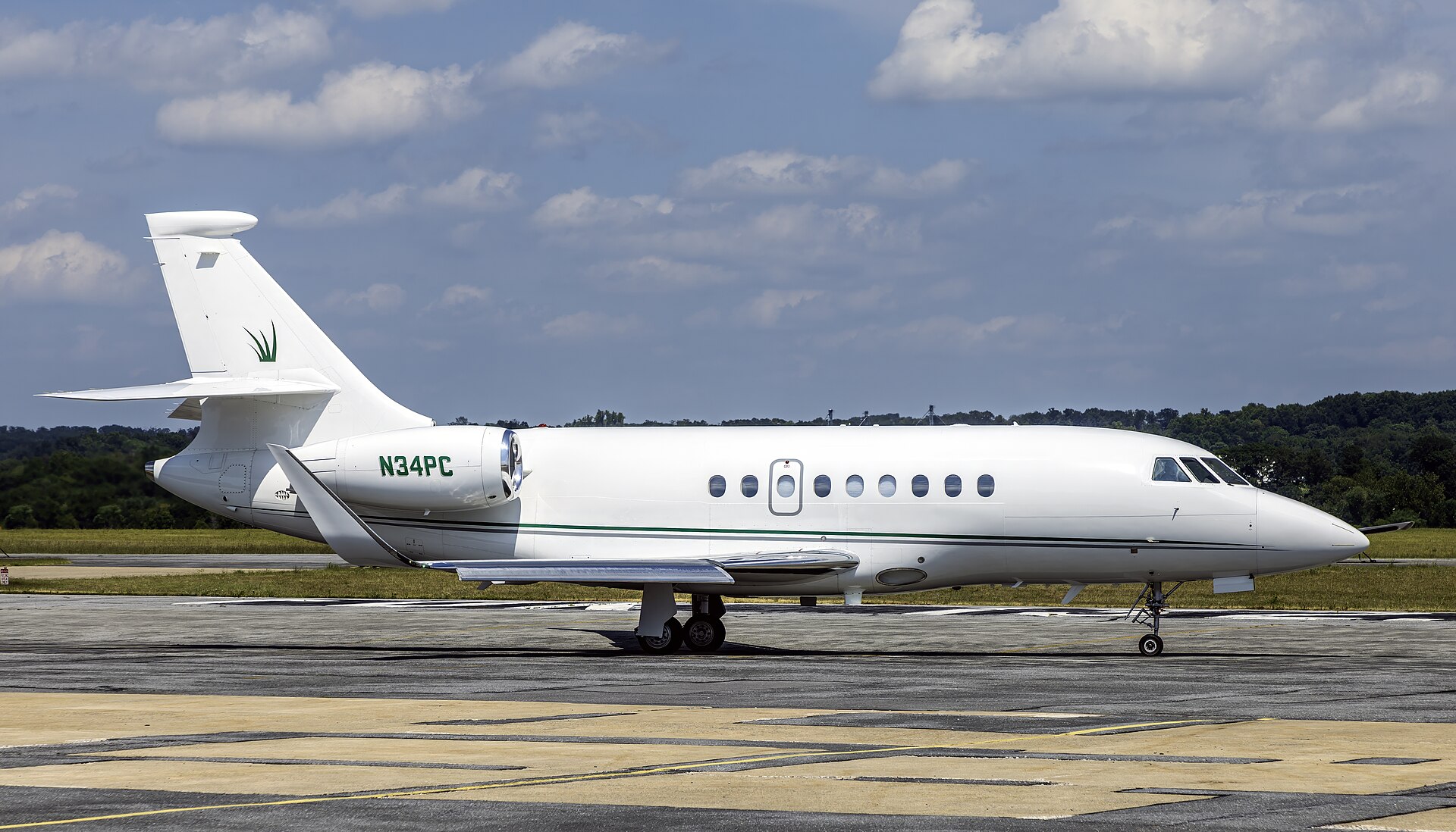 Dassault Falcon 2000LX exterior