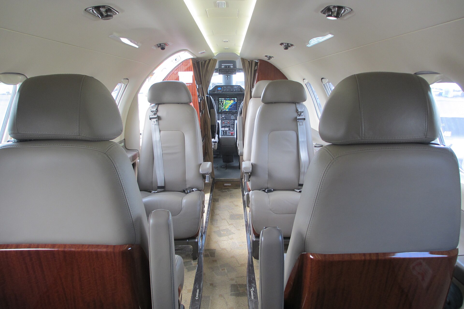 Embraer Phenom 300 interior