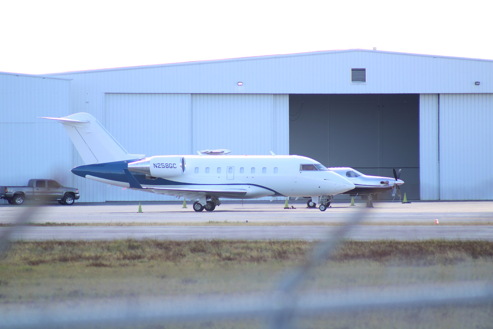 Bombardier Challenger 650 exterior