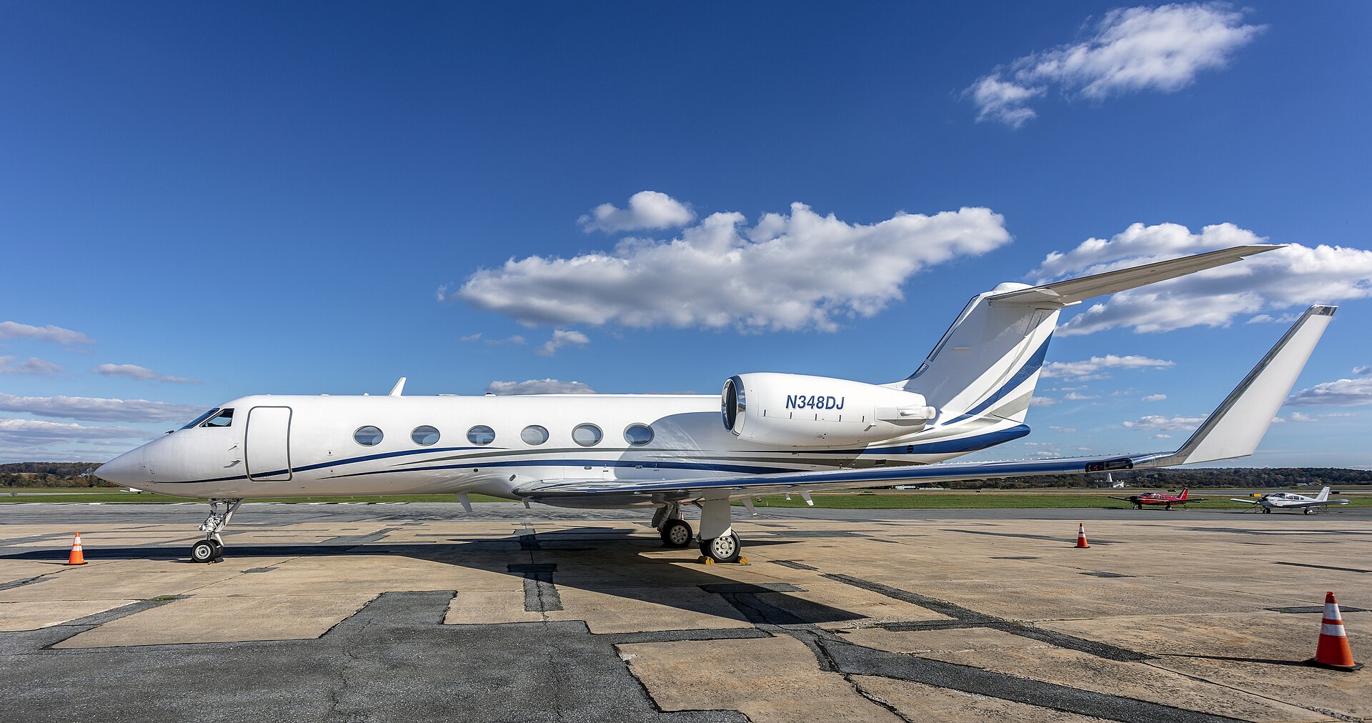 Gulfstream G350 exterior