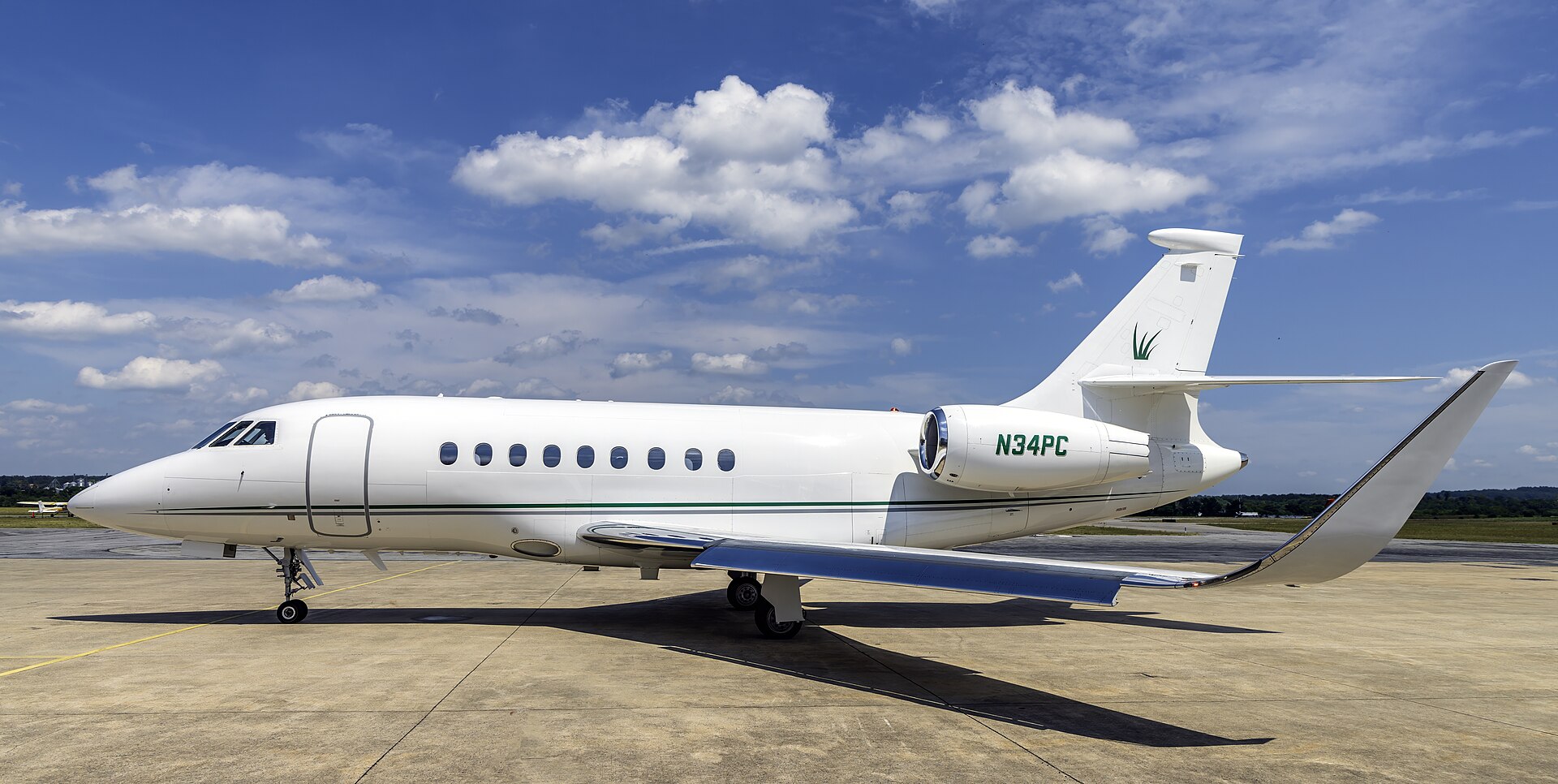 Dassault Falcon 2000LX exterior