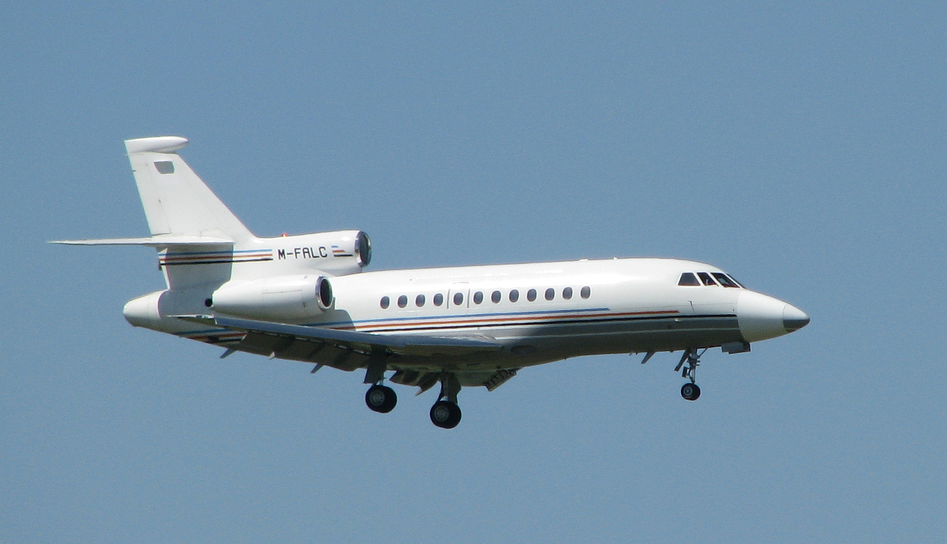Dassault Falcon 900EX exterior