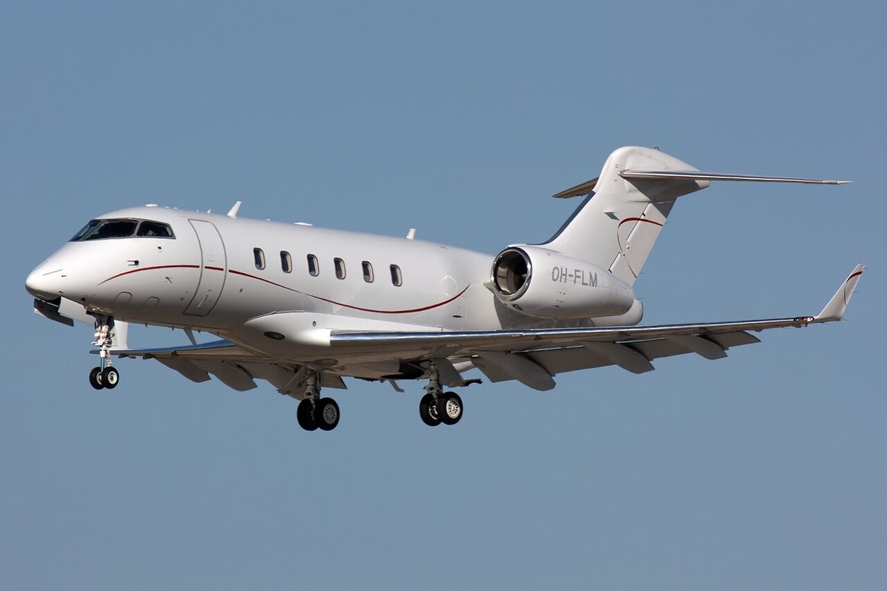 Bombardier Challenger 350 private jet charter
