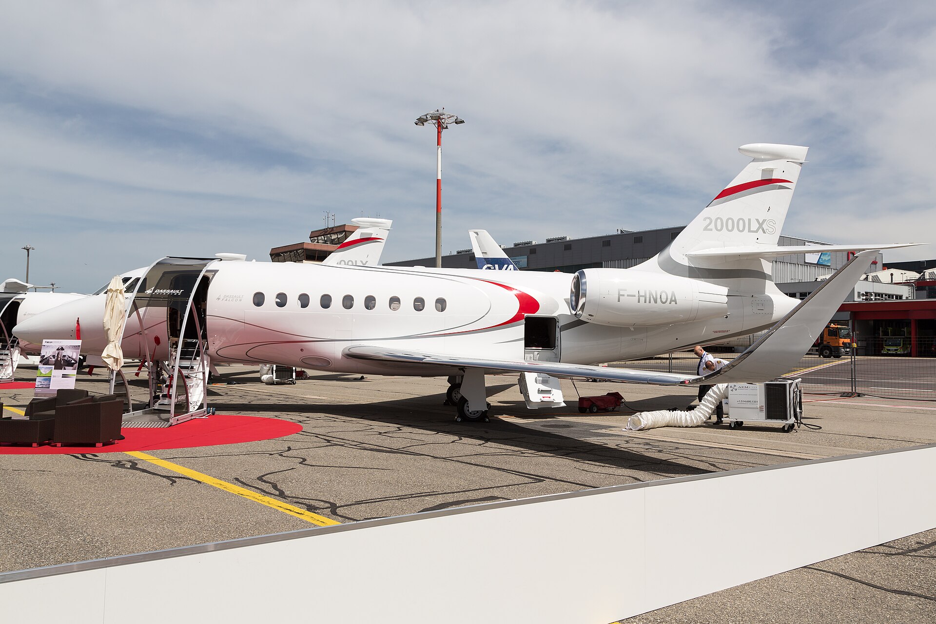 Dassault Falcon 2000 exterior