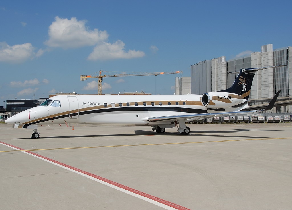 Embraer Legacy 600 exterior