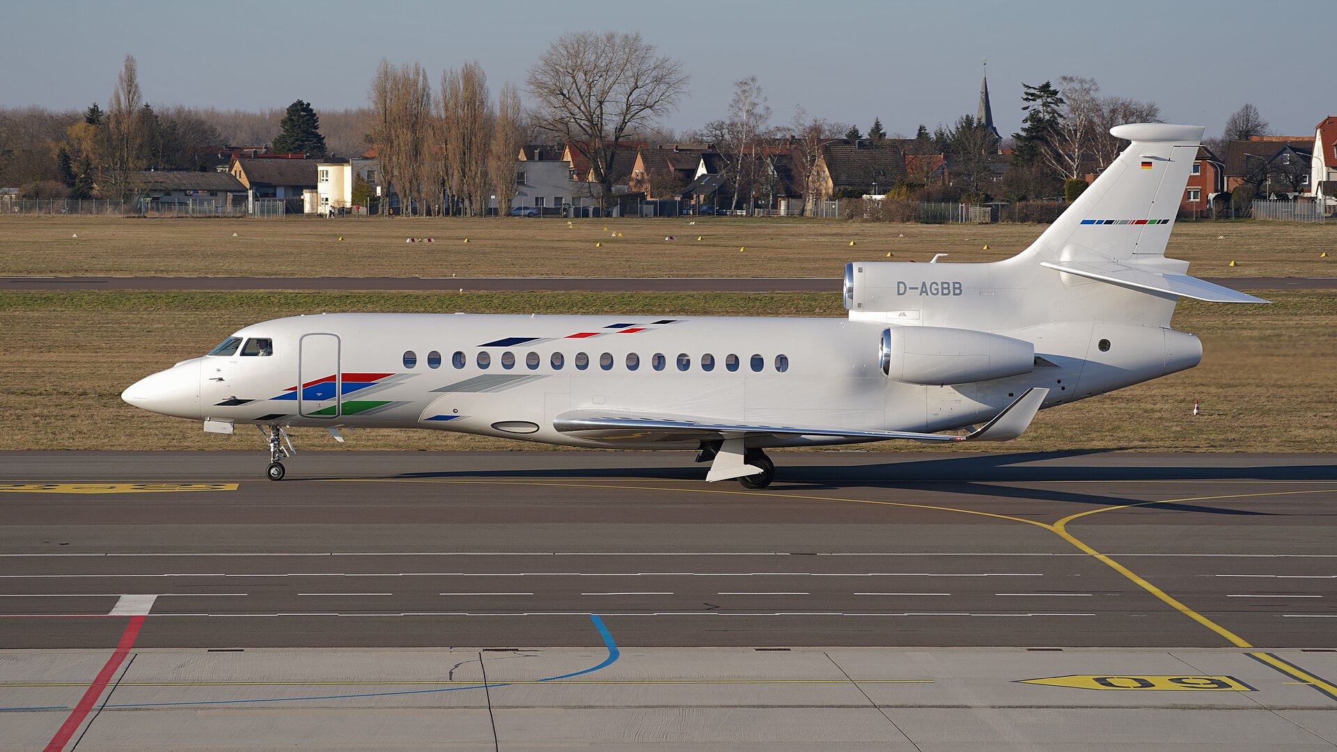 Dassault Falcon 8X exterior