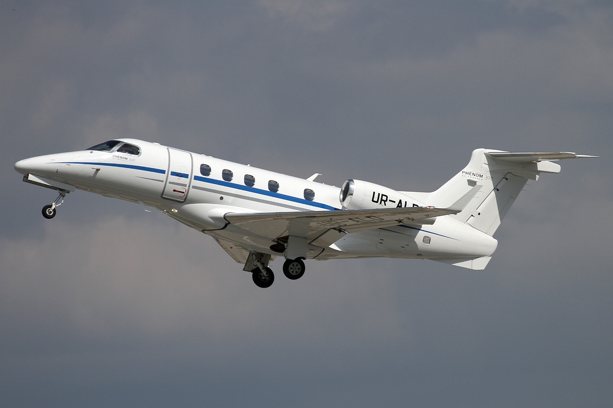 Embraer Phenom 300E private jet charter