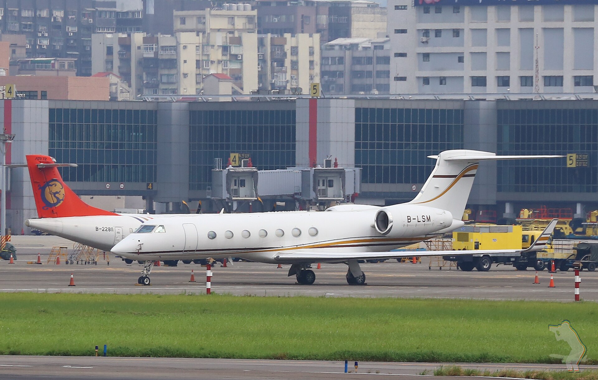 Gulfstream G550 exterior