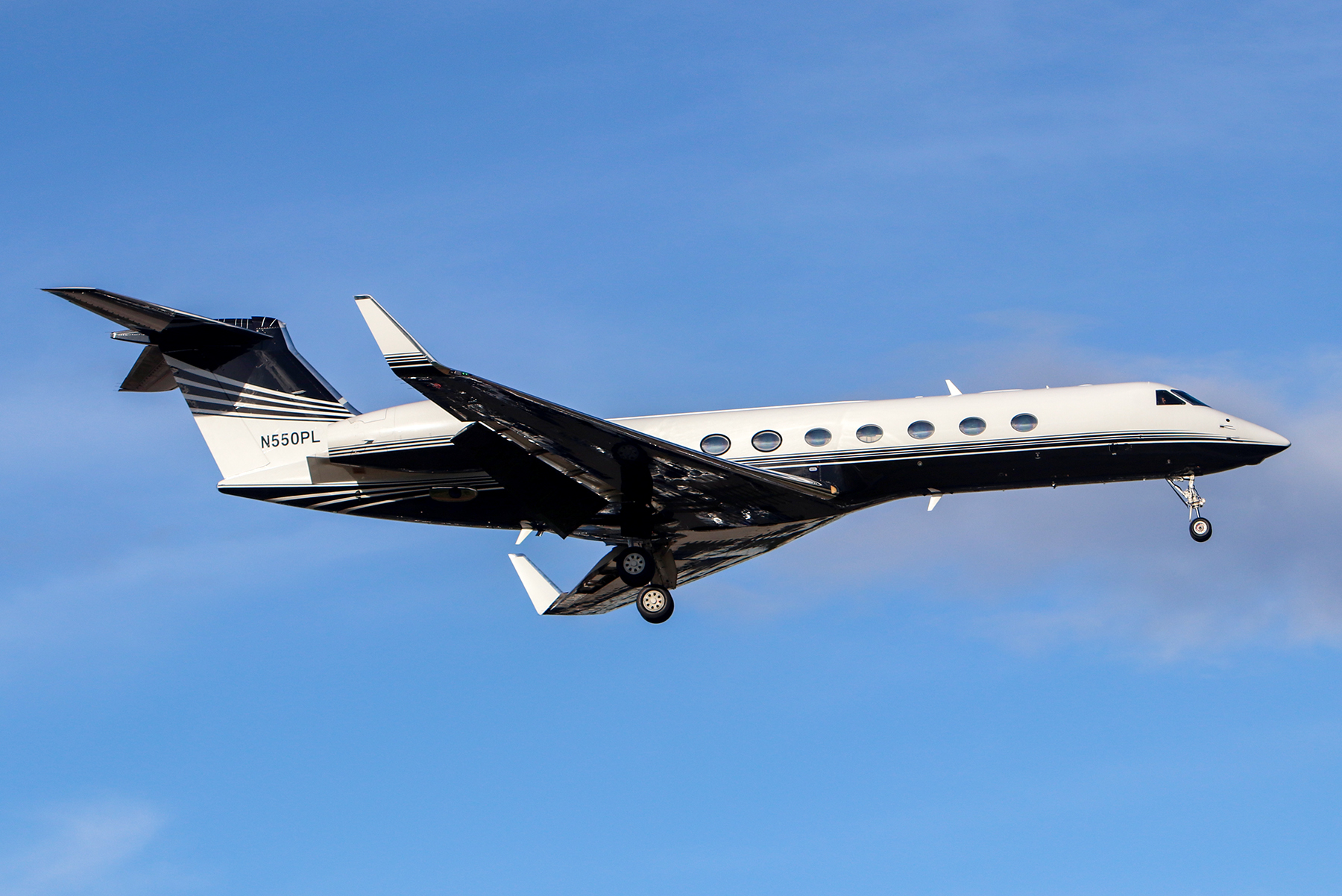 Gulfstream G550 exterior