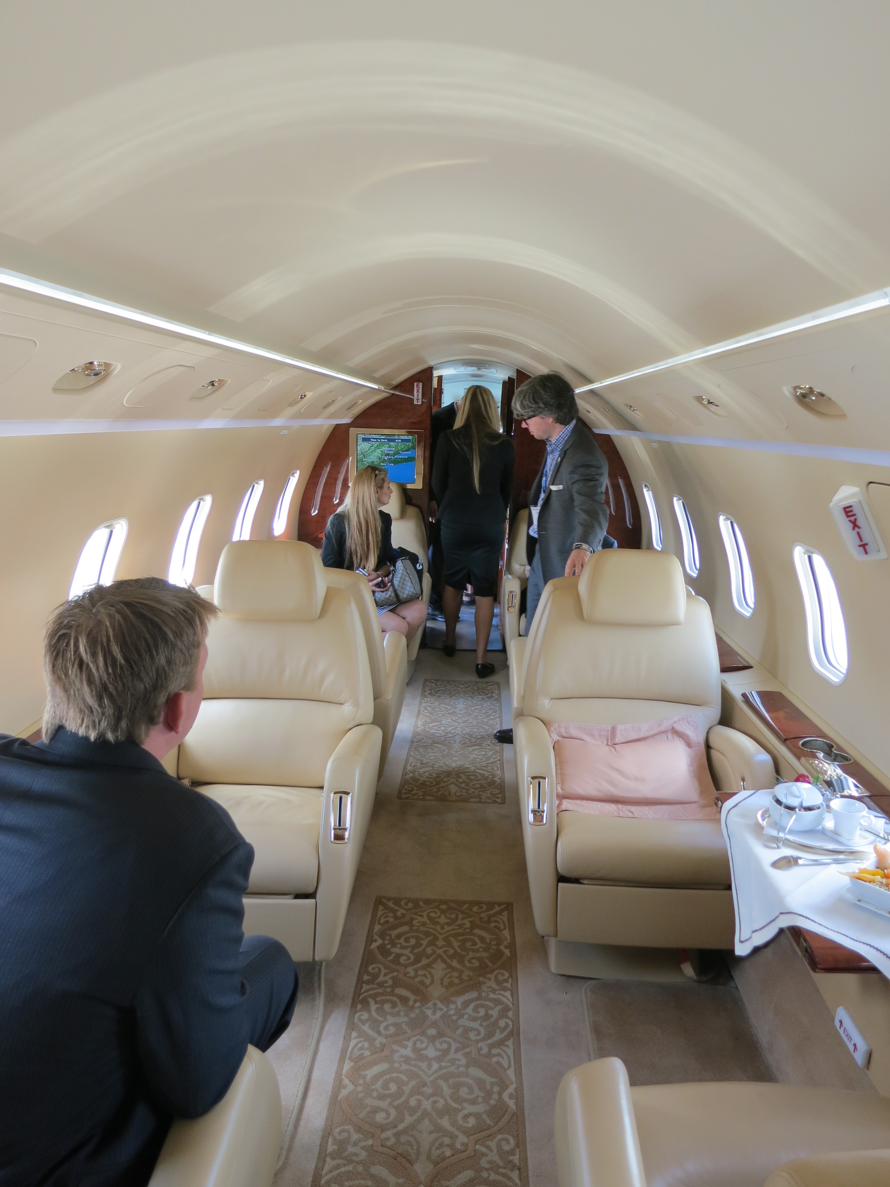 Challenger 350 / 300 club seating
