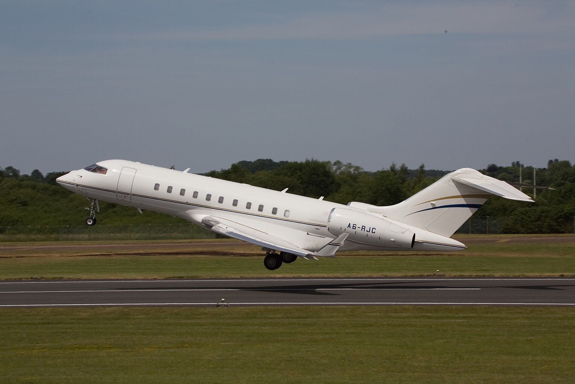 Bombardier Global 5000 exterior