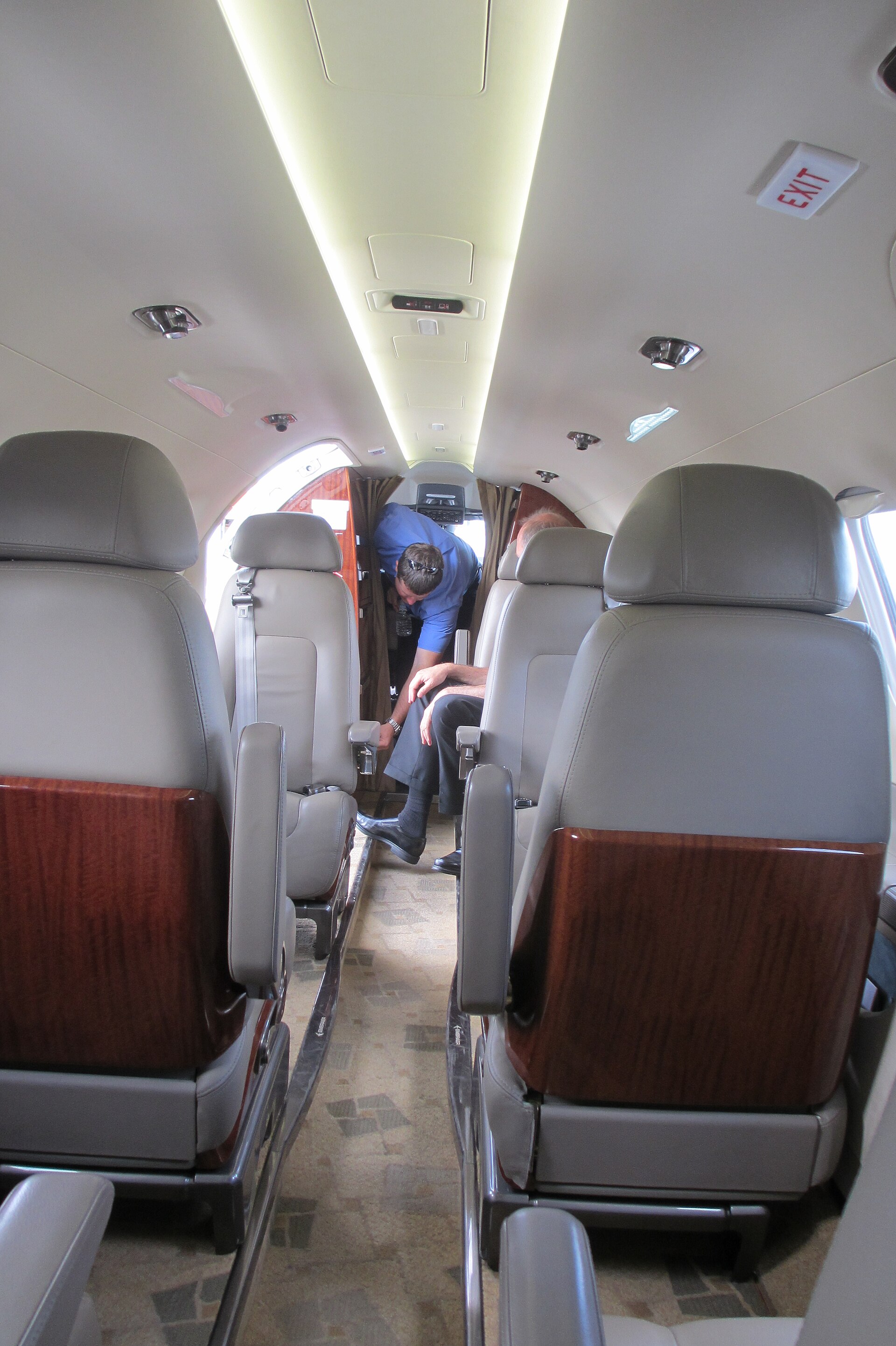 Embraer Phenom 300 interior