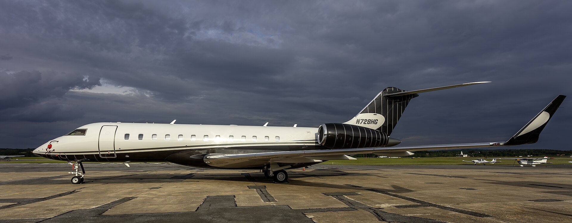 Bombardier Global 6000 exterior