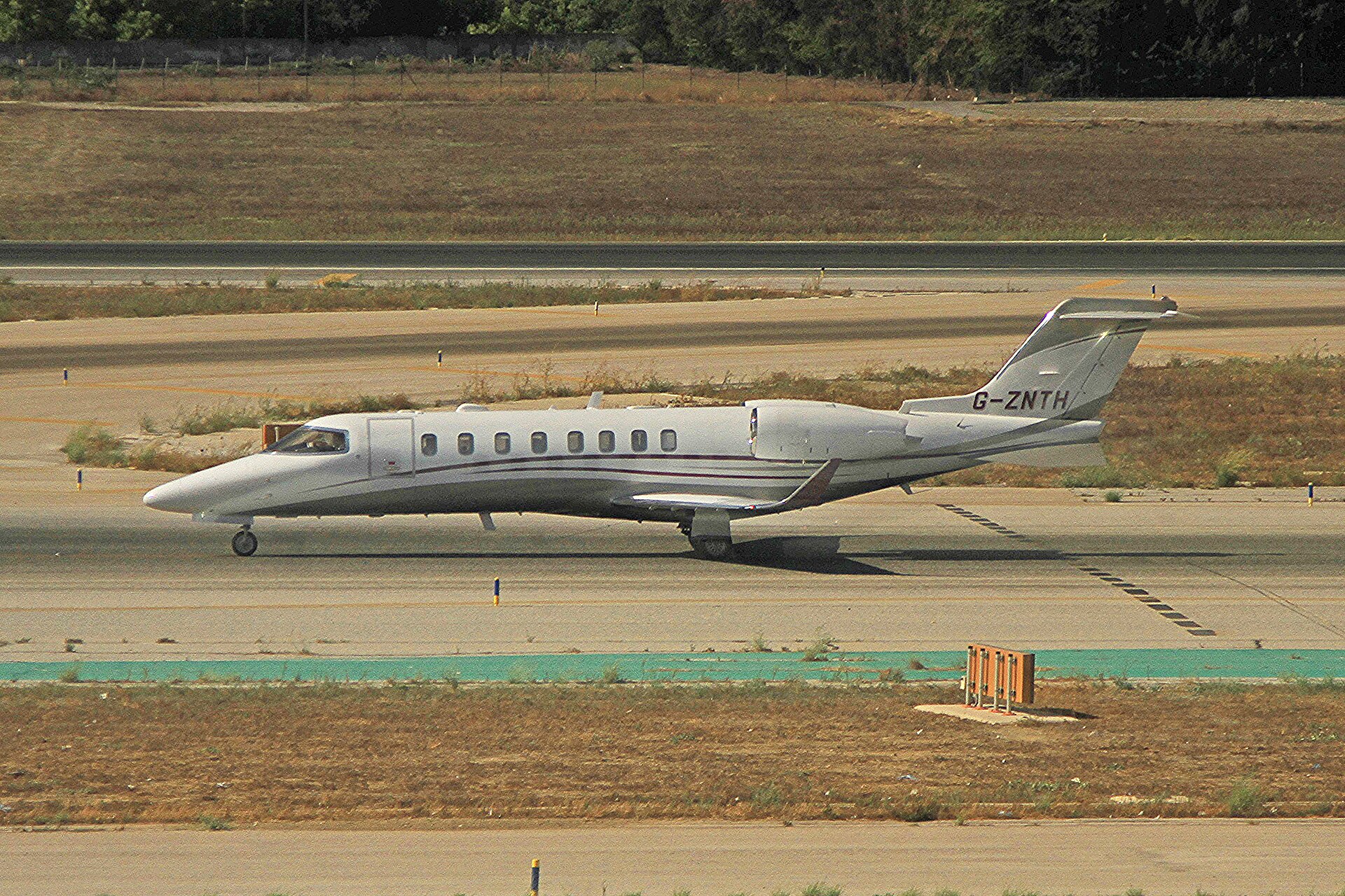 Learjet 75 exterior