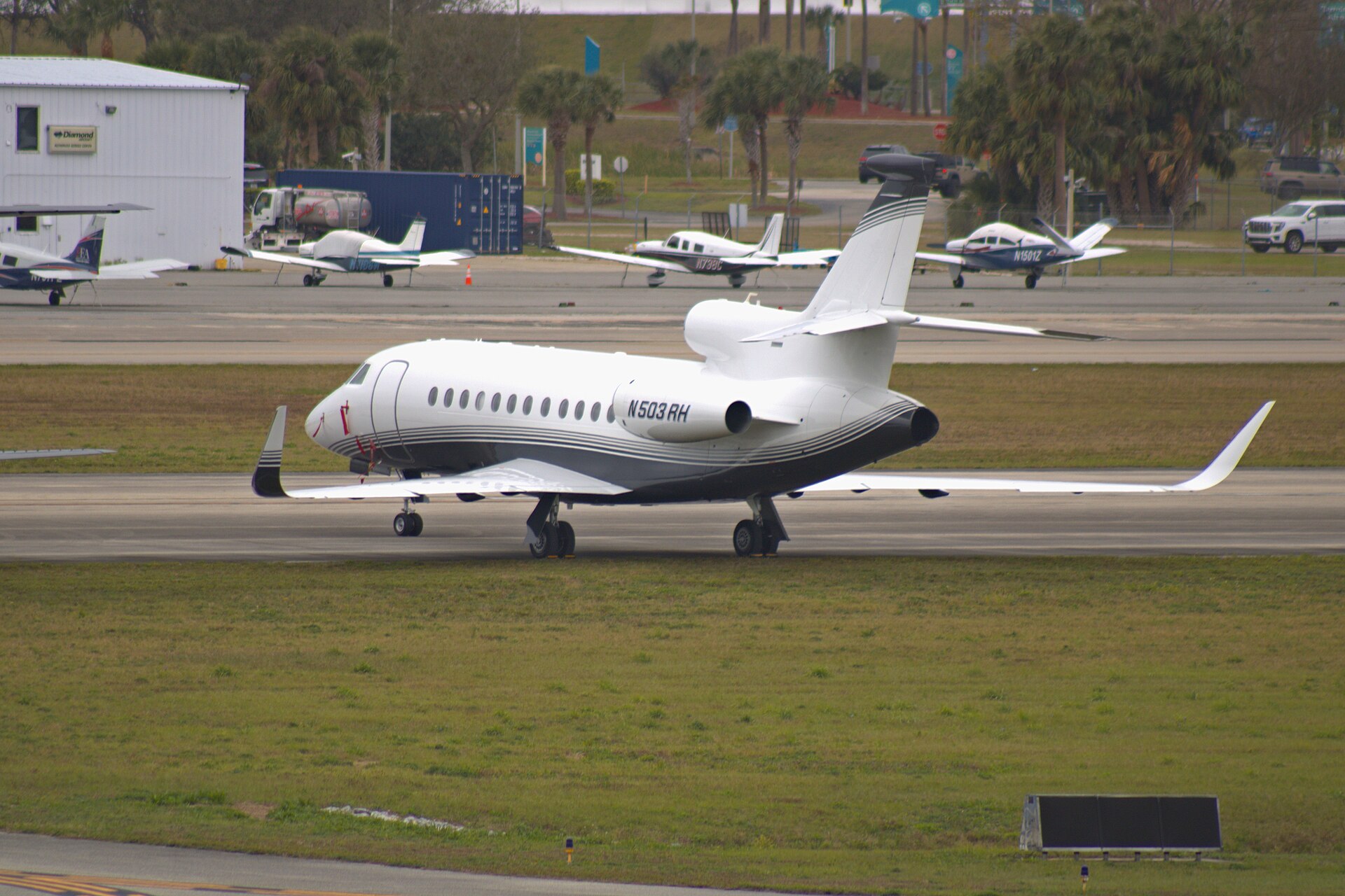 Dassault Falcon 900LX exterior