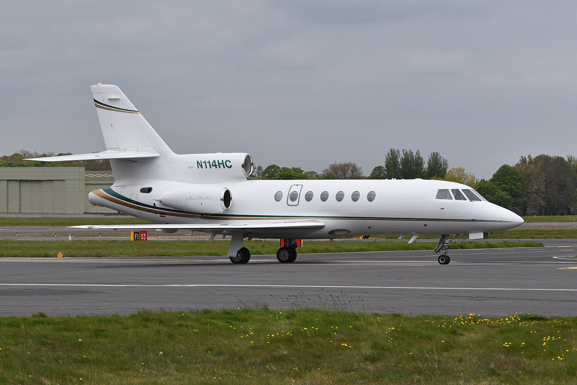 Dassault Falcon 50EX exterior