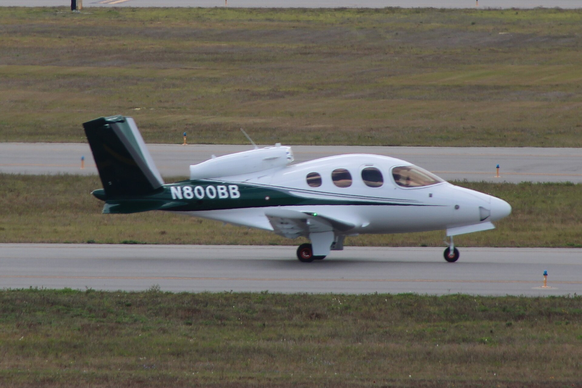 Cirrus Vision SF50 exterior