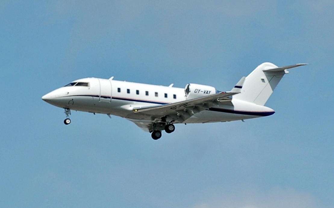 Bombardier Challenger 605 exterior