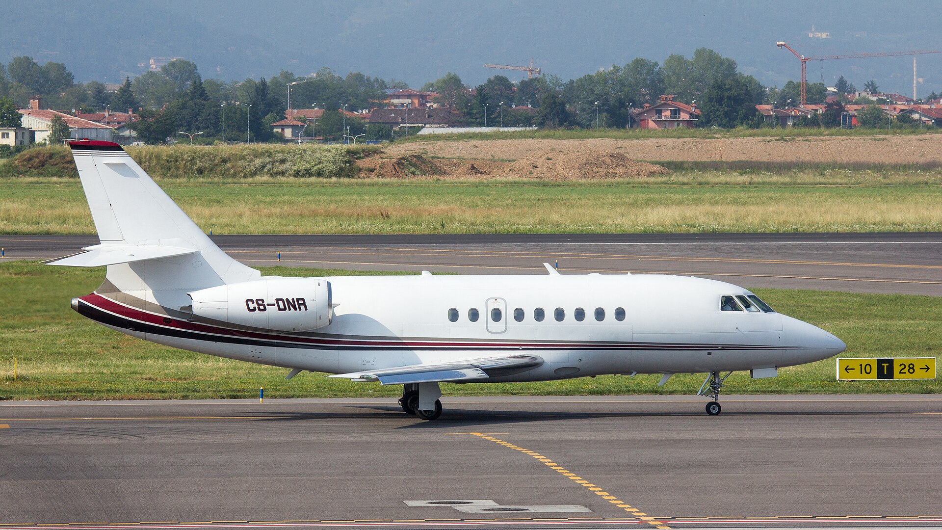 Dassault Falcon 2000 exterior