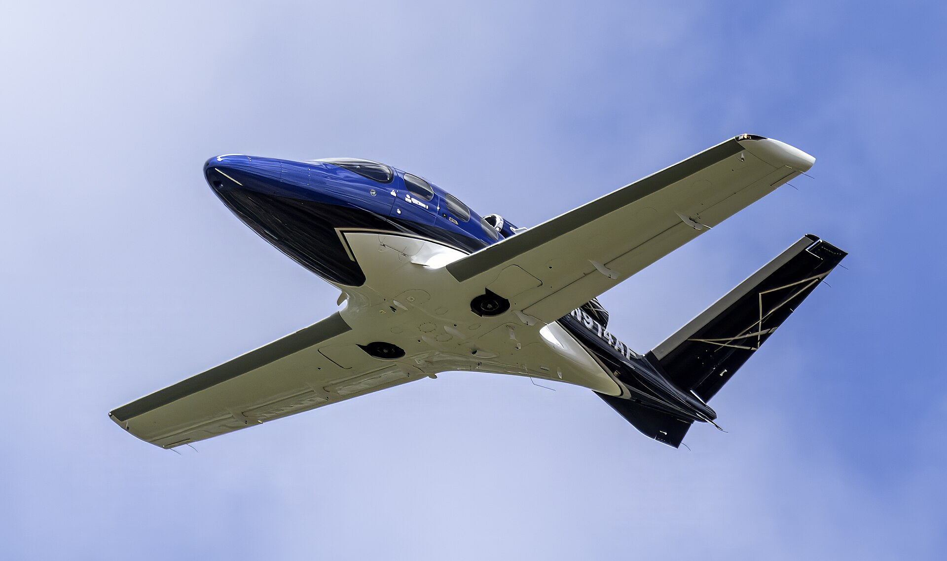 Cirrus Vision SF50 exterior