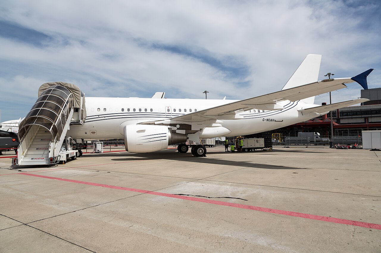 Airbus ACJ319 exterior