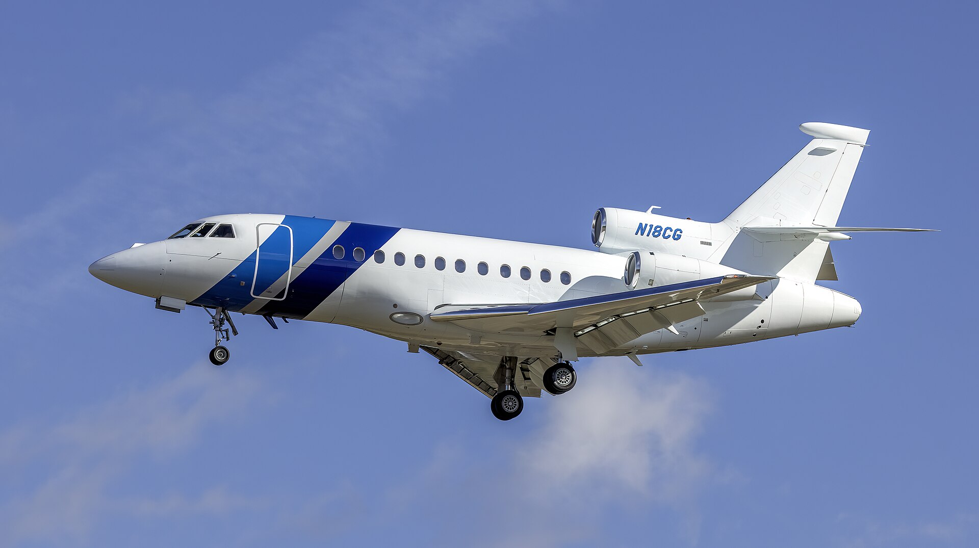 Dassault Falcon 900EX exterior