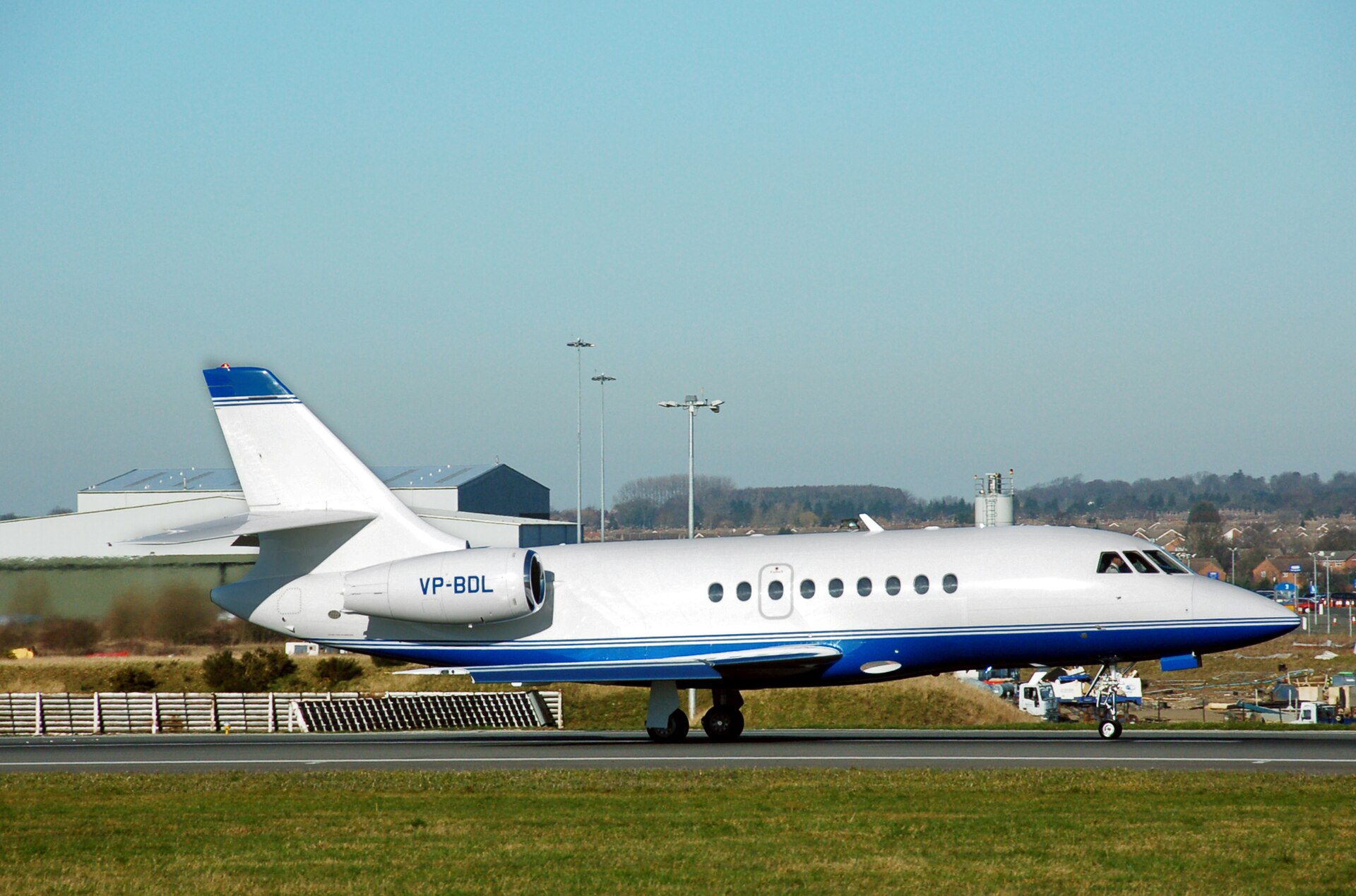 Dassault Falcon 2000 exterior