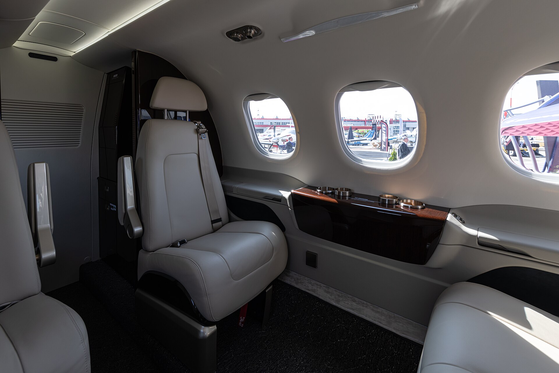Embraer Phenom 100 exterior