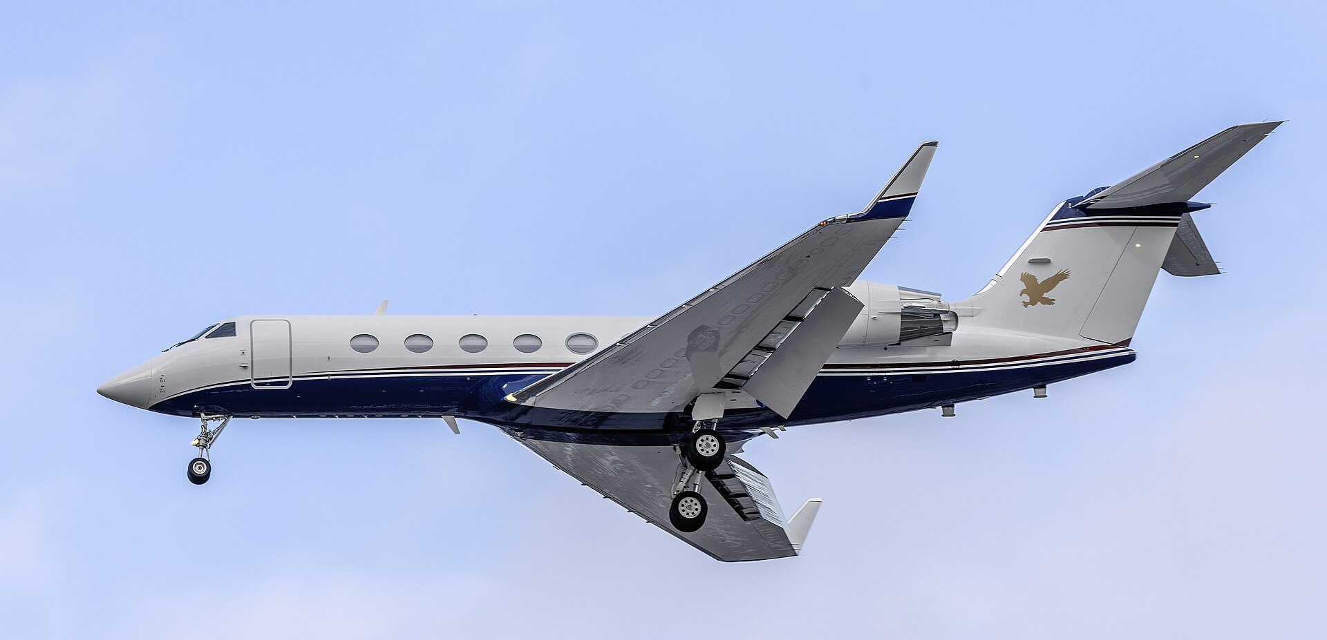 Gulfstream G350 exterior