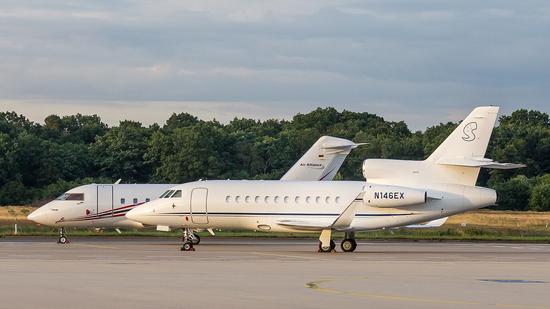 Dassault Falcon 900EX exterior
