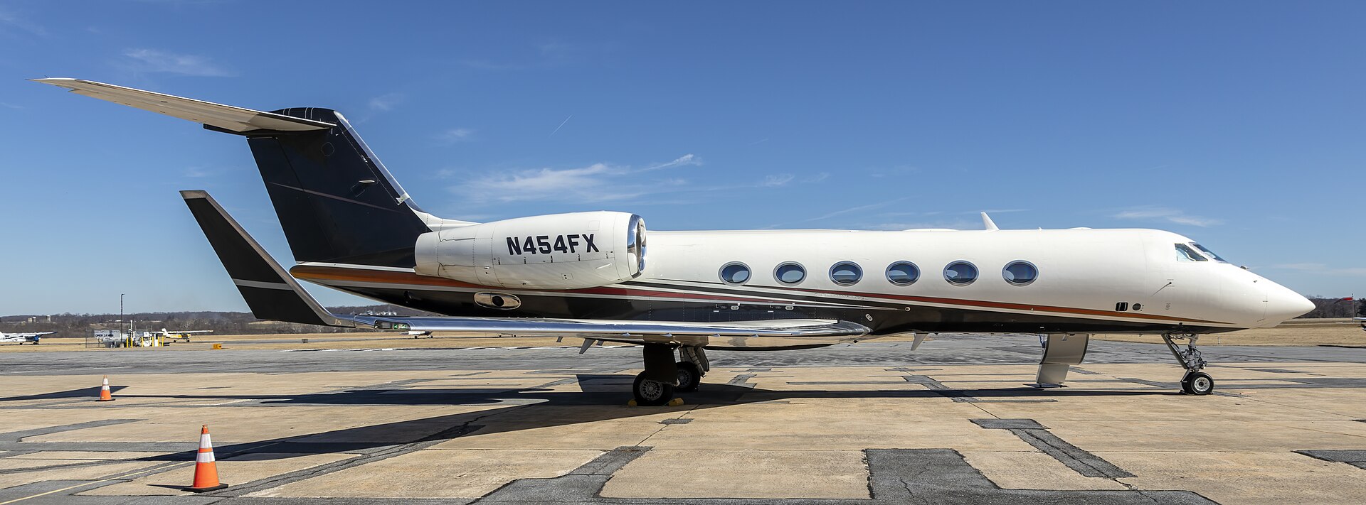 Gulfstream G450 exterior