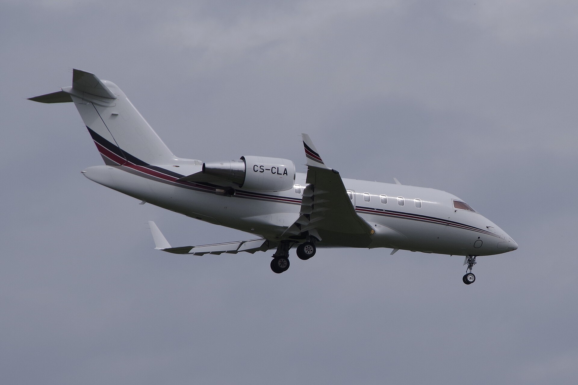 Bombardier Challenger 650 exterior