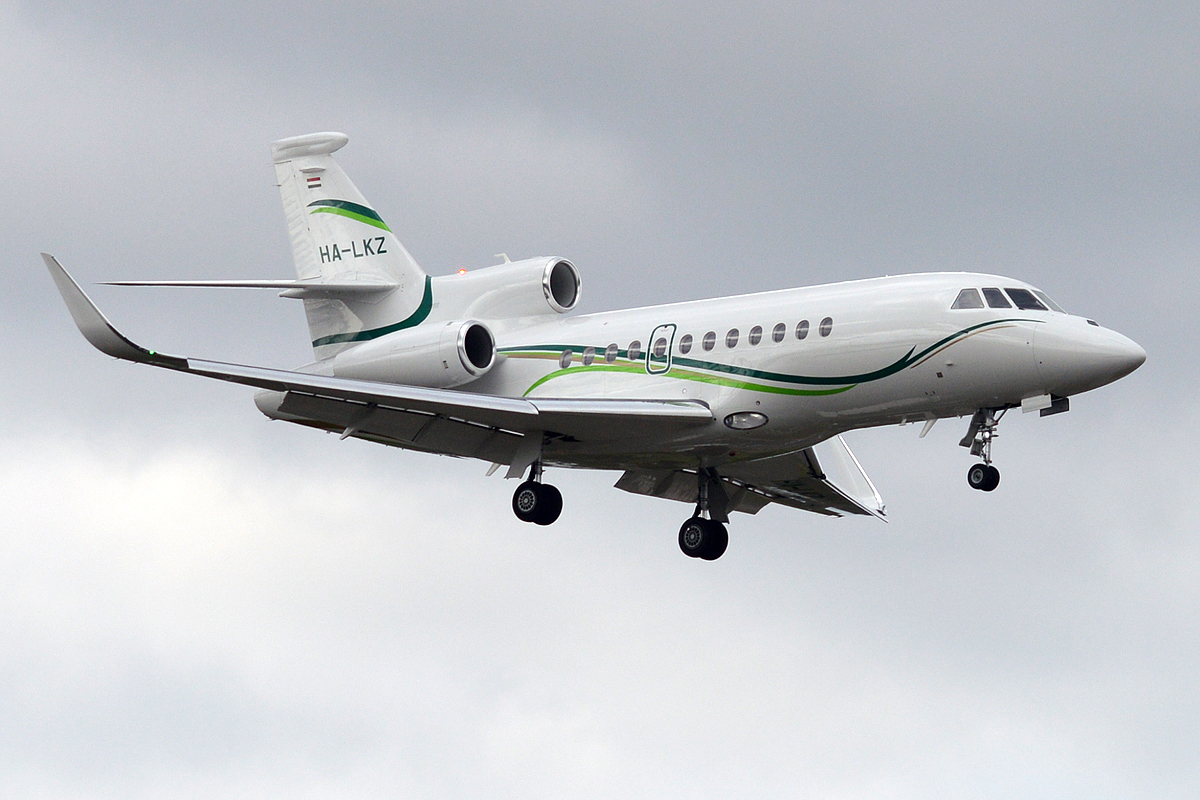 Dassault Falcon 900LX exterior