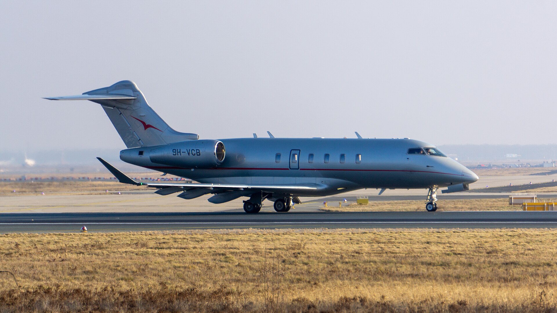 Bombardier Challenger 350 exterior